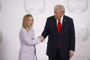 La guerra con Irán pone a la primera ministra italiana, Giorgia Meloni, en una situación política complicada