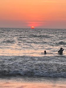Manabí se declara lista para el feriado del Primero de Mayo con amplio despliegue de seguridad y estímulos al turismo