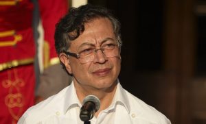Petro abre la puerta al diálogo comercial: Colombia estaría dispuesta a retirar aranceles a productos ecuatorianos tras resolución de la CAN