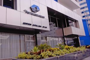 Retrasos logísticos y baja producción generan escasez temporal de combustibles en Ecuador