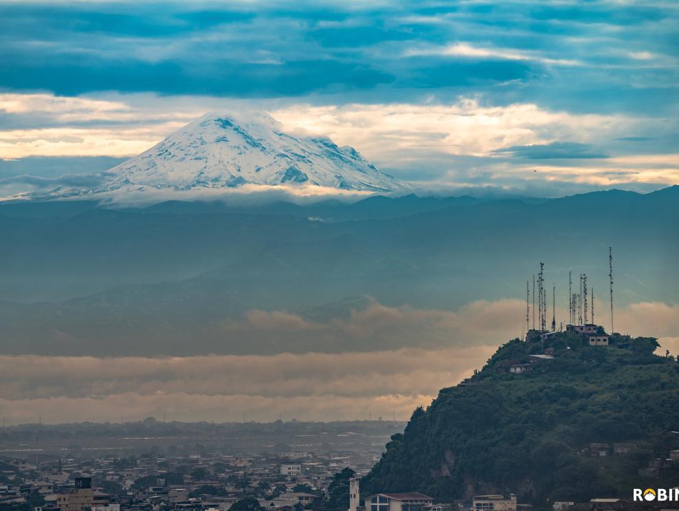 El Chimborazo sorprendió a Guayas: el majestuoso nevado apareció en el horizonte tras las intensas lluvias